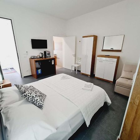 Medusa Room Apartment Порто Чезарео Екстериор снимка